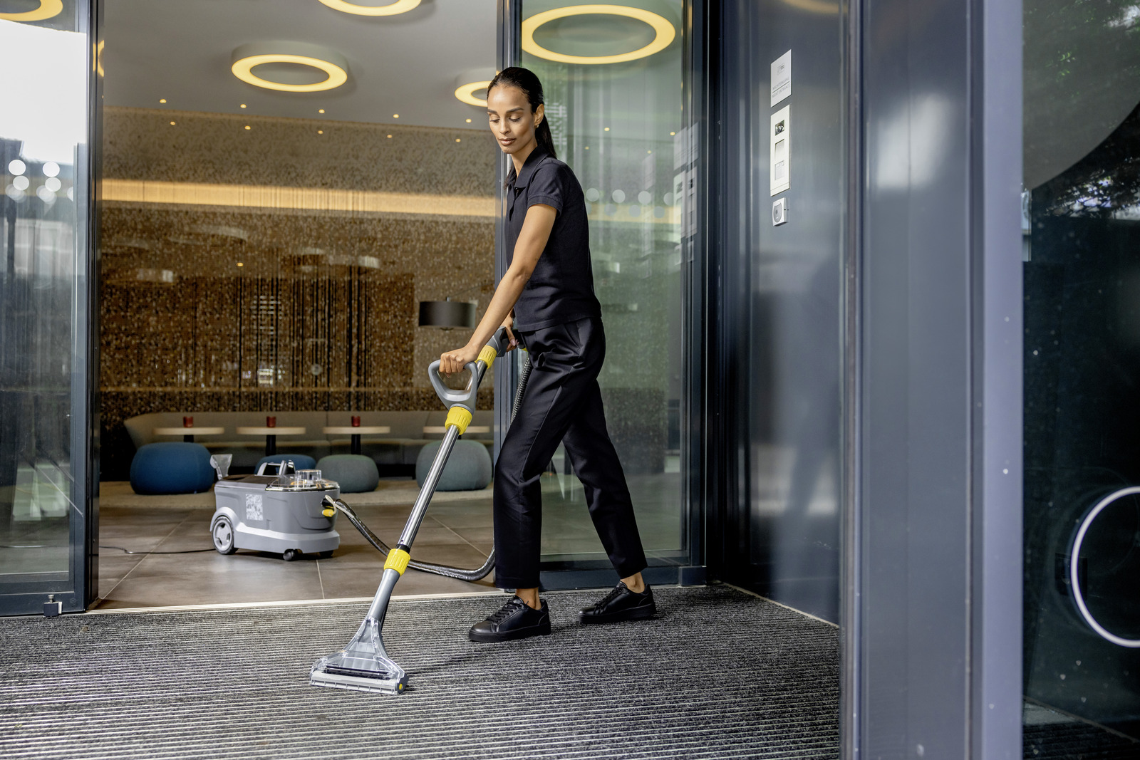 PremiumEcoClean Kärcher Puzzi 10-1 szőnyeg és kárpittisztító bérgép IV